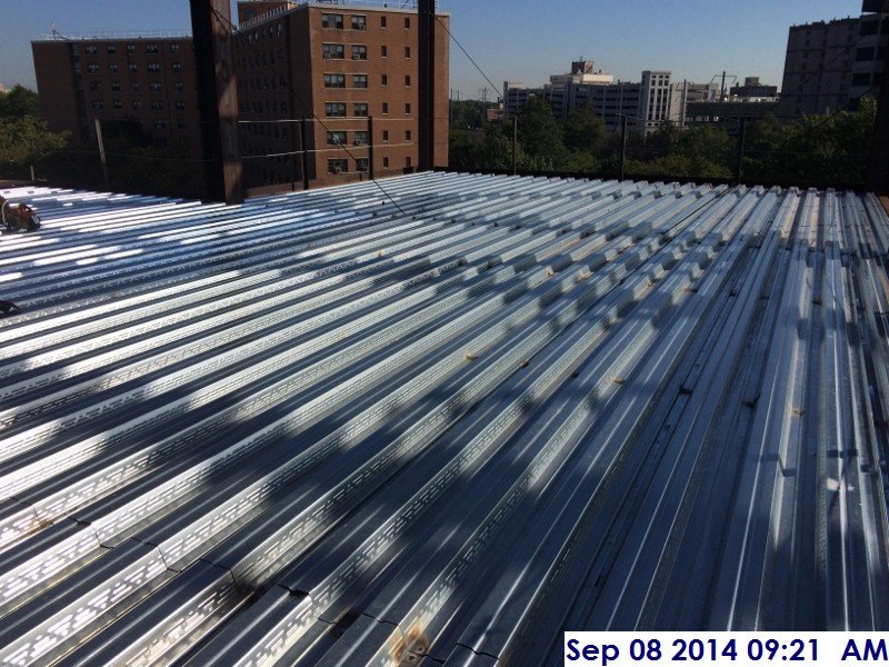 Metal decking at 4th Floor Facing East (800x600)